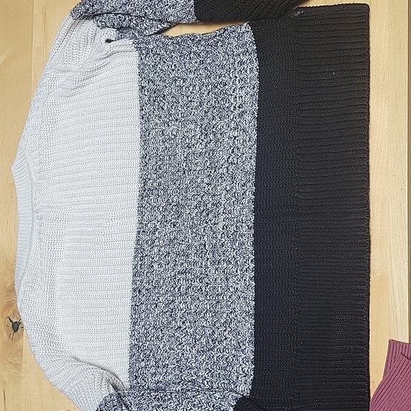 Sweater - Picture 5 of 6